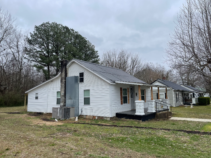 219 Cedar St in Hohenwald, TN - Building Photo