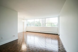 185 Shaughnessy Blvd in Toronto, ON - Building Photo - Building Photo