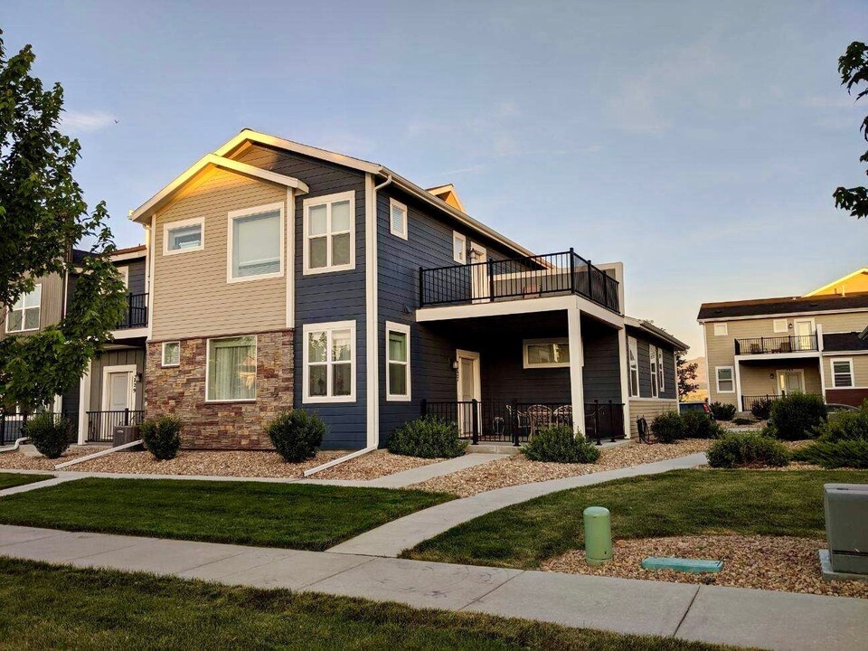 727 Grandview Meadows Dr in Longmont, CO - Building Photo
