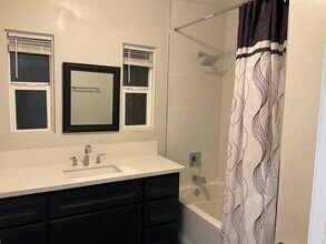 122 E 64th St in Los Angeles, CA - Building Photo - Building Photo