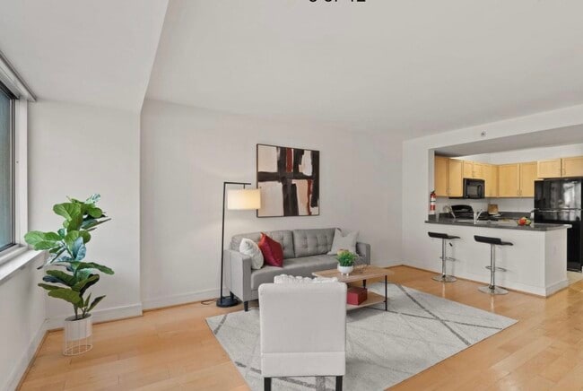 800 4th St SW, Unit N216 in Washington, DC - Building Photo - Building Photo