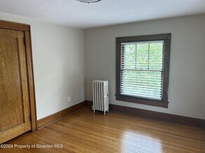 105 Claremont Ave in Clarks Summit, PA - Building Photo - Building Photo