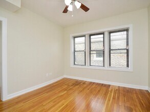 4212 N Pulaski Rd, Unit 3W in Chicago, IL - Building Photo - Building Photo