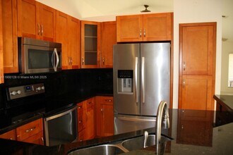 1084 Golden Cane Dr in Weston, FL - Building Photo - Building Photo