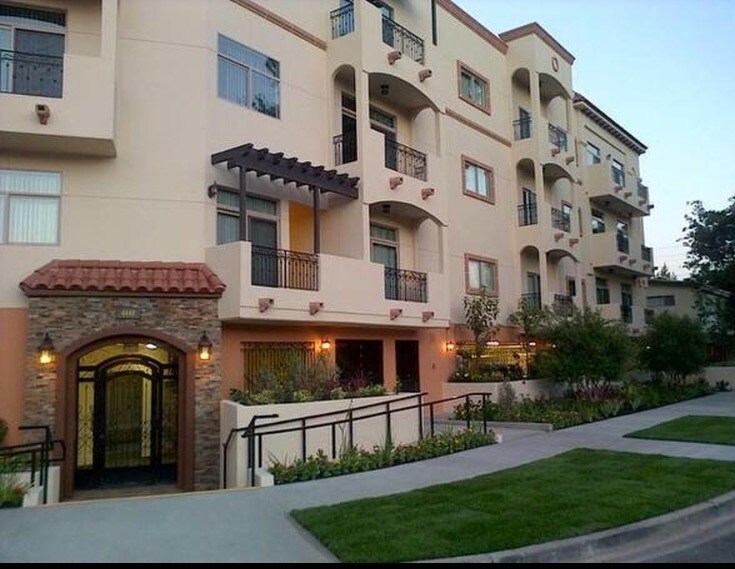 4440 Vantage Ave, Unit 203 in Los Angeles, CA - Building Photo