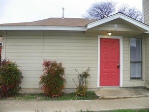 404 Cypress Ln in Round Rock, TX - Building Photo - Building Photo