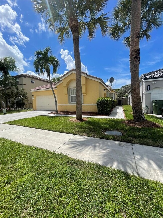 1356 NW 159th Ln in Pembroke Pines, FL - Building Photo - Building Photo