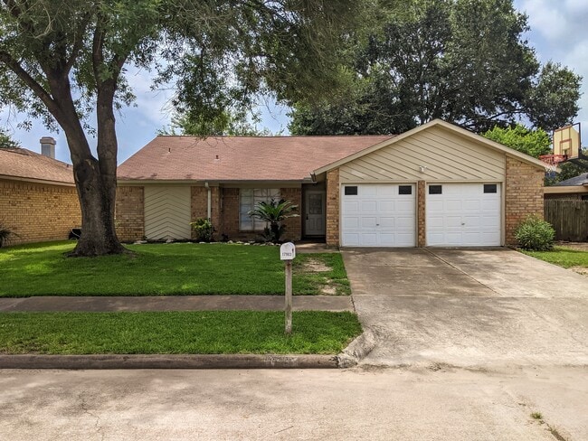 property at 17903 Glenpatti Dr