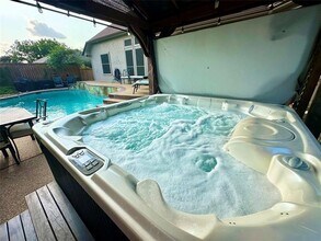 198 Radecke Rd in Krum, TX - Building Photo - Building Photo