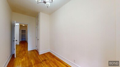 338 E 70th St in New York, NY - Foto de edificio - Building Photo