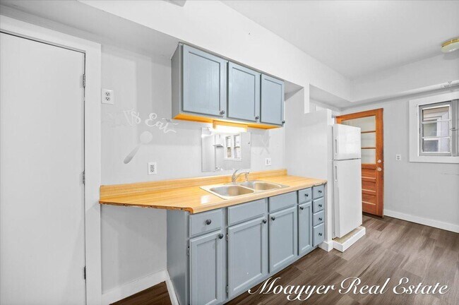 921 4th St NW in Grand Rapids, MI - Foto de edificio - Building Photo