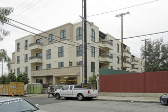 The Balboa in Encino, CA - Foto de edificio - Building Photo