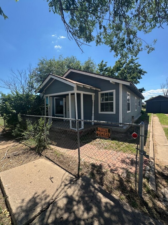 property at 704 S Cleveland St