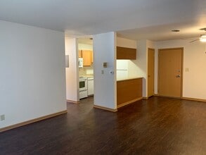 247 Sheldon in Ames, IA - Building Photo - Interior Photo