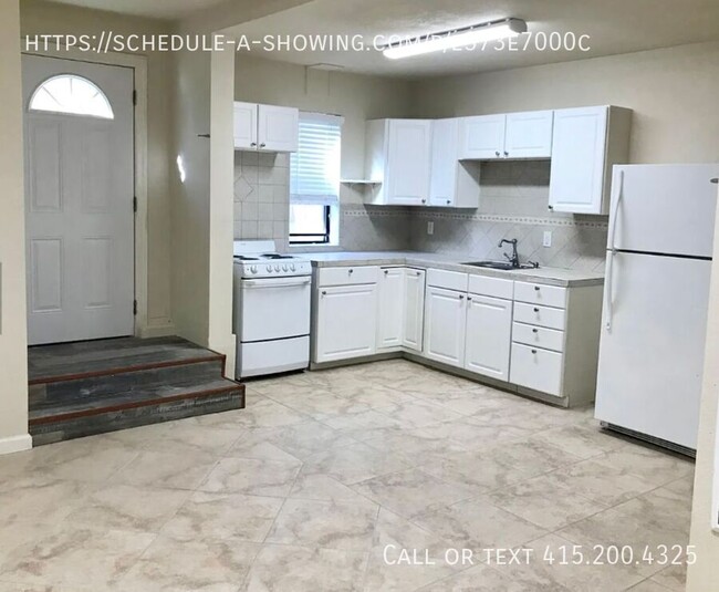 250 Monroe St in Monterey, CA - Building Photo - Building Photo