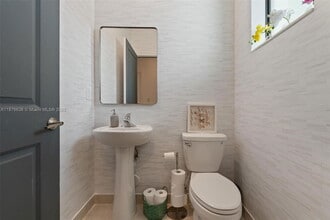 403 NE 212th St in North Miami Beach, FL - Building Photo - Building Photo