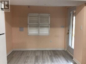 10 Chesterwood Cres in Brampton, ON - Building Photo