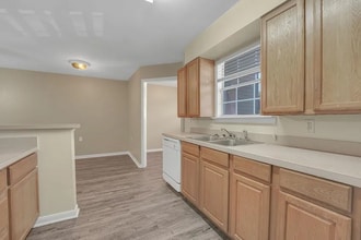 Raintree Apartments in Wichita Falls, TX - Foto de edificio - Interior Photo