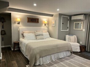 917 Constitution Ave NE, Unit 1 in Washington, DC - Foto de edificio - Building Photo