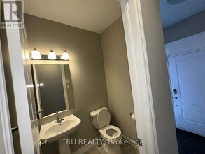 130 Eric Maloney Way in Ottawa, ON - Building Photo - Building Photo