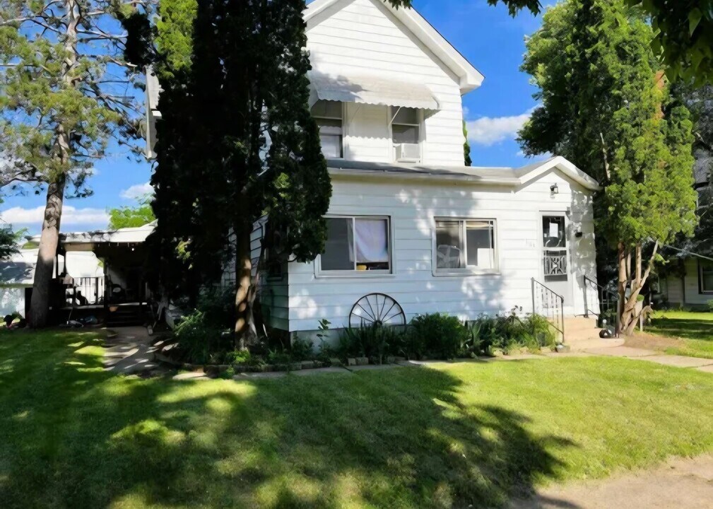 106 7th Ave S in Princeton, MN - Building Photo