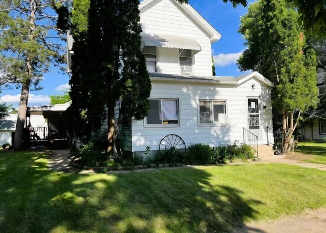 property at 106 7th Ave S