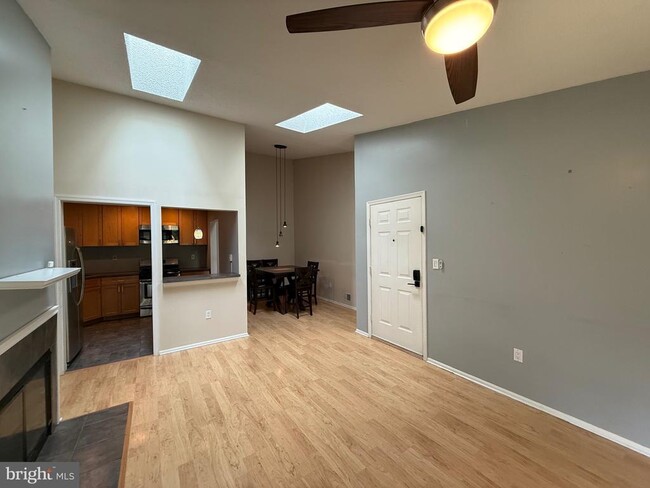 22 Rickard Ct in Lawrence Township, NJ - Foto de edificio - Building Photo