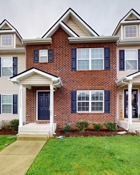 102 Glen Valley Cir in Smyrna, TN - Building Photo