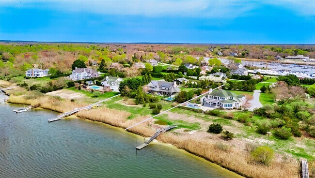 53B S Bay Ave in Southampton, NY - Building Photo - Building Photo