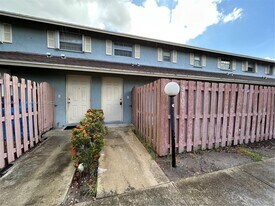 910 Cypress Way E in Palm Springs, FL - Building Photo