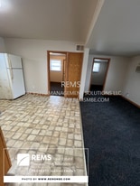 151 W Adams St in Wisconsin Dells, WI - Building Photo