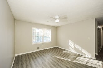 6868 Maddox Rd in Morrow, GA - Building Photo - Building Photo