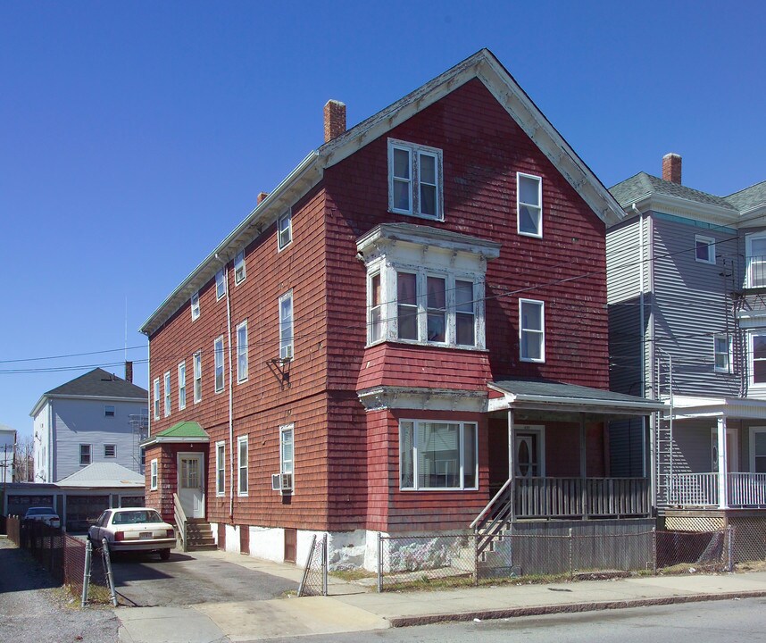 497 E Main St in Fall River, MA - Building Photo