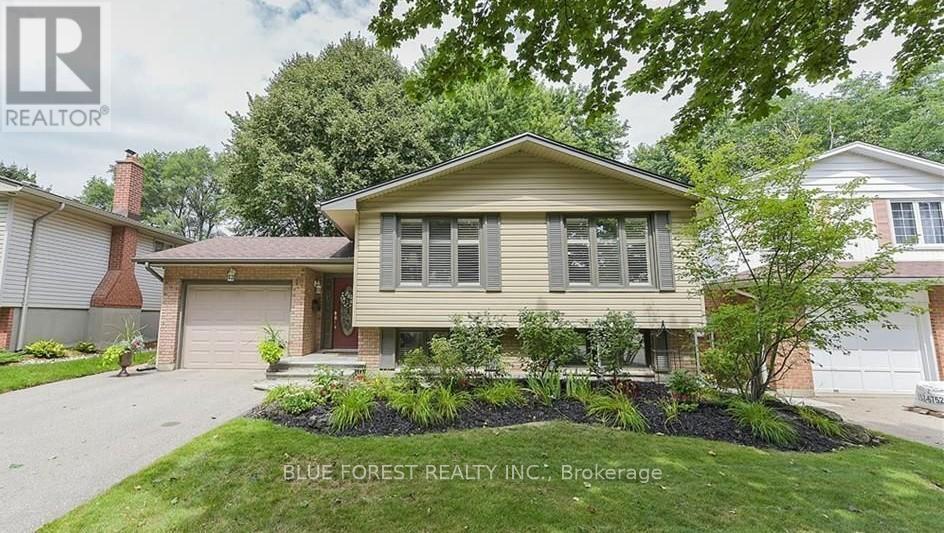 16 Meadowview Rd in London, ON - Building Photo