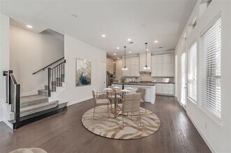 8075 Sunflower Ln in Dallas, TX - Building Photo - Building Photo