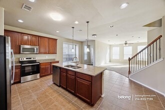 2128 Valley Forge Trail in Fort Worth, TX - Foto de edificio - Building Photo