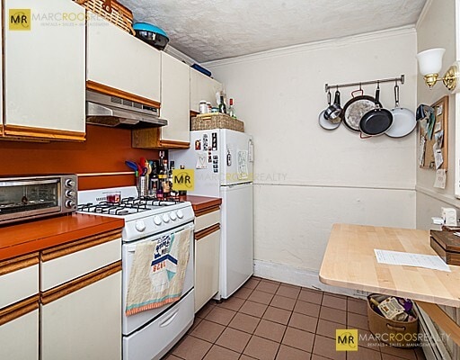 property at 80 West Cedar St