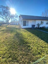 1108-1110 Vandenburg Loop NE in Moses Lake, WA - Building Photo