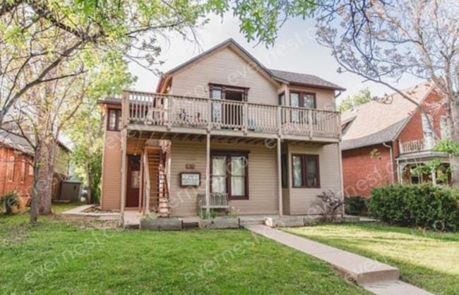 property at 1915 Pine St