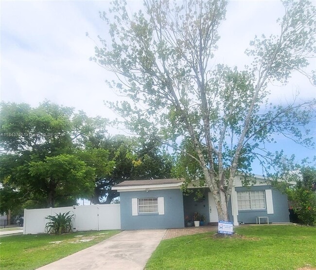 property at 1502 W Emmett St