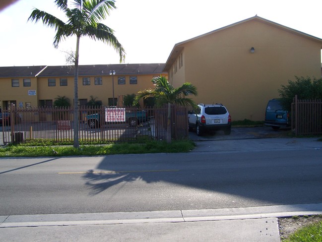 5793-99 W 26th Ave in Hialeah, FL - Building Photo - Building Photo