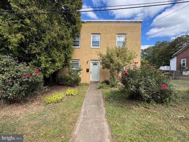 property at 2323 S Parkview Ave