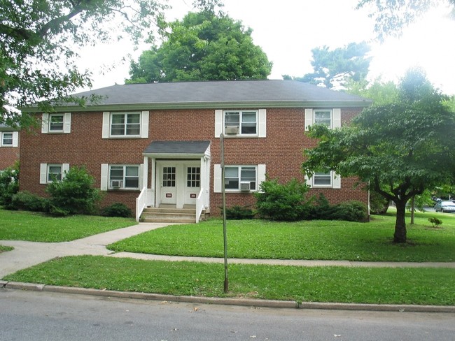 Riverfront Park Apartments in Harrisburg, PA - Building Photo - Building Photo