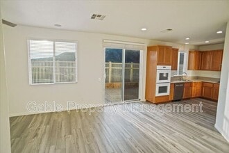 29459 Shannon Ct in Canyon Country, CA - Building Photo - Building Photo