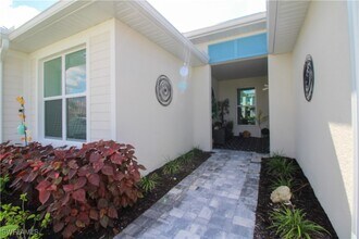 8857 Oceana Wy in Naples, FL - Foto de edificio - Building Photo