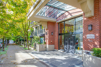 The Beresford in Vancouver, BC - Building Photo - Building Photo