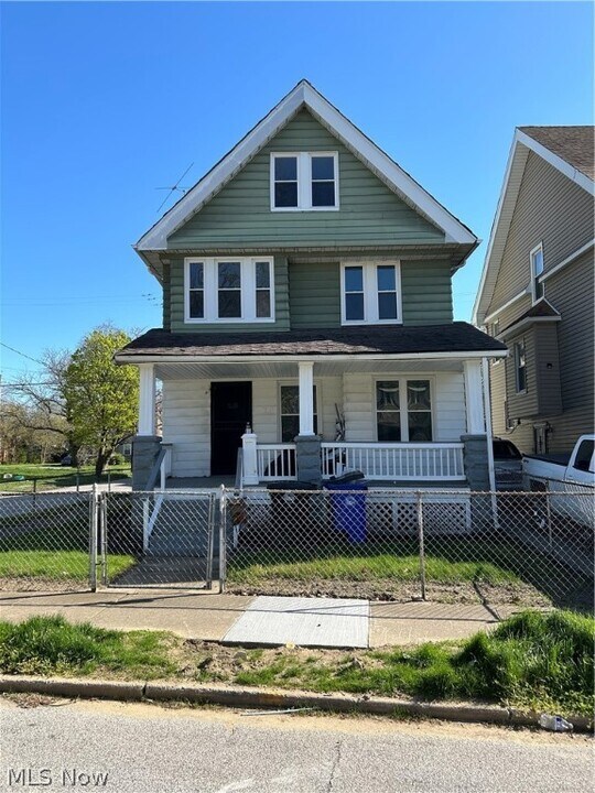 10136 North Blvd in Cleveland, OH - Building Photo
