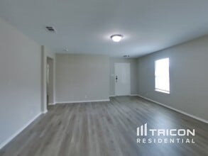 320 Almquist St in Hutto, TX - Building Photo - Building Photo