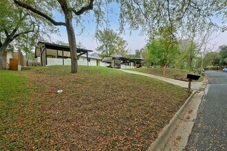 1706 Elmhurst Dr in Austin, TX - Building Photo - Building Photo