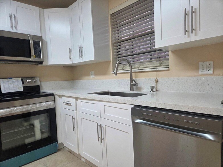 3351 NW 85th Ave, Unit 114 in Coral Springs, FL - Foto de edificio